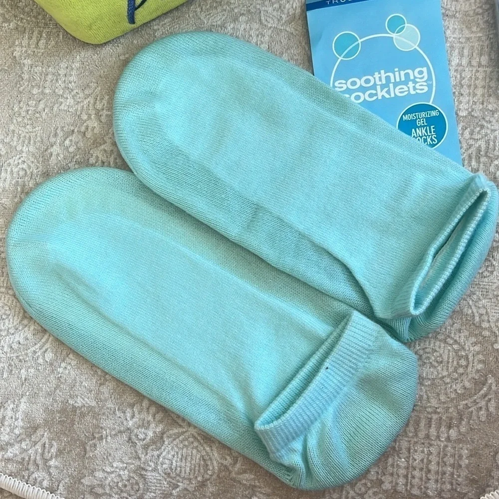 VINTAGE Bath & Body Works True Blue Spa Footcare Set Soothing Socklets Zip Case